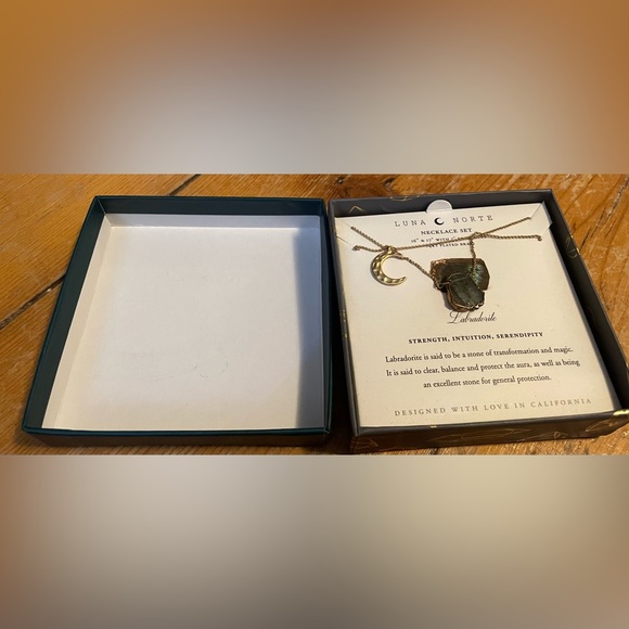 LUNA NORTE LABRADORITE + CRESCENT MOON NECKLACE SET - Picture 4 of 6